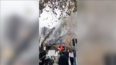 Kadıköy'de 4 katlı binada çıkan yangın söndürüldü