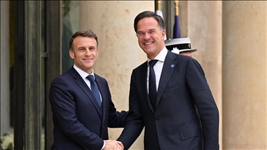 ماكرون يبحث مع أمين عام الناتو الوضع في أوكرانيا