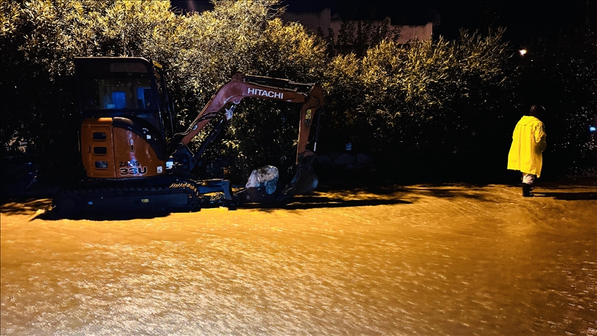 Bodrum'da kuvvetli sağanak ve dolu etkili oldu
