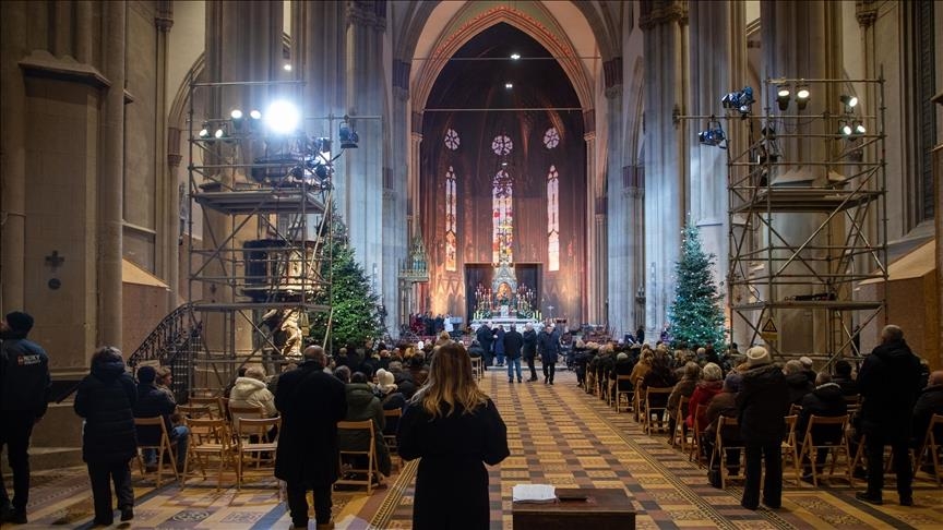 ne-katedralen-e-restauruar-te-zagrebit-u-mbajt-mesha-e-krishtlindjes-pas-pese-vitesh
