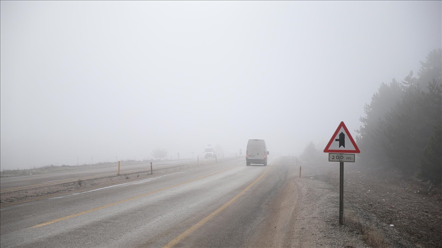 Kastamonu'da sis ulaşımda aksamaya neden oldu
