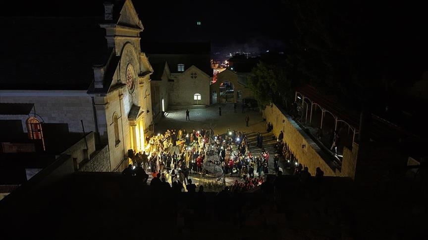 Syrian Christians mark Christmas with prayers, calls for peace