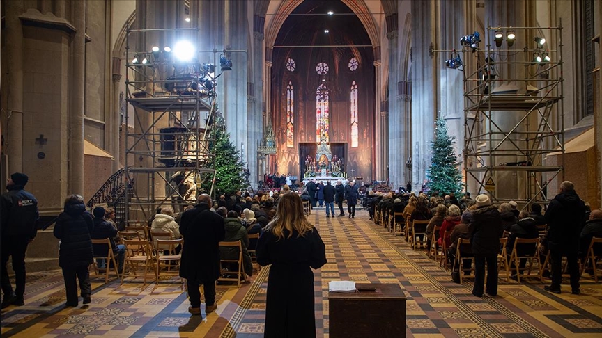 Хрватска: Божиќна миса одржана во реновираната катедрала во Загреб по пет години