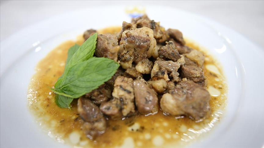 Edirne'de Mevlevi mutfağı üniversitede aşçı adaylarının elinde yeniden hayat buluyor