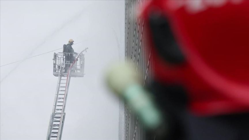 На юге Москвы вспыхнул пожар в бизнес-центре «Варшавская плаза»