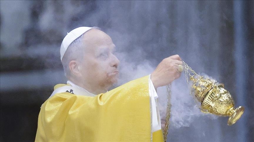 Лев XIV впервые возглавил рождественскую мессу