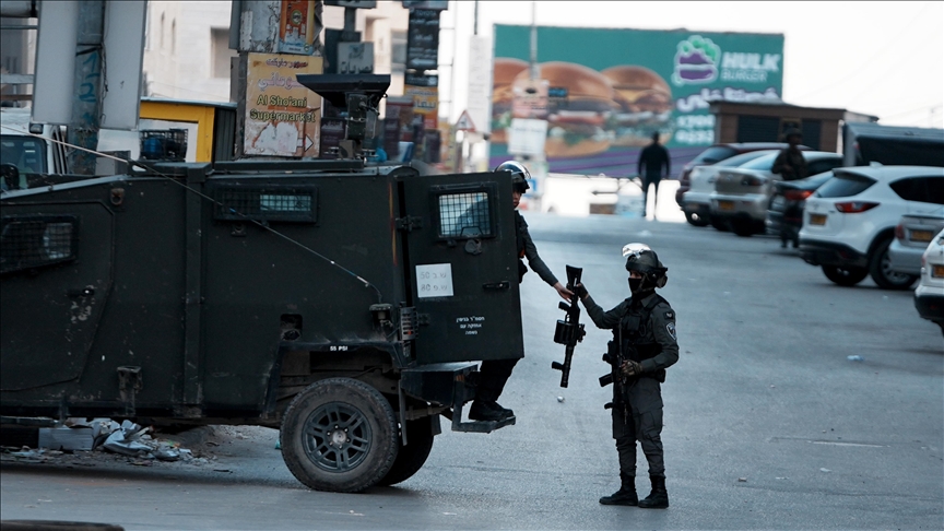 جيش إسرائيل يصيب فلسطينيا بالرصاص ومستوطن يدهس آخر بالضفة