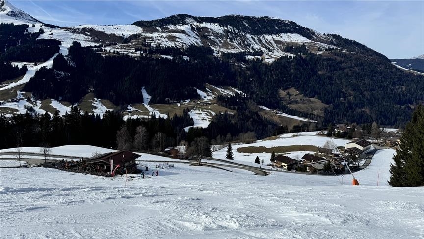 Melting Glaciers in the Austrian Alps: A Looming Threat to Tourism and Wildlife Melting Glaciers in the Austrian Alps: A Looming Threat to Tourism and Wildlife