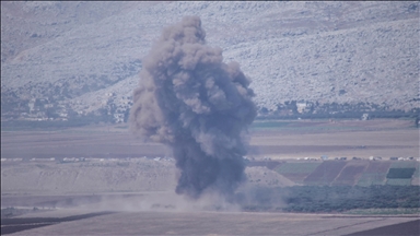 Aidiyeti bilinmeyen bir savaş uçağı, Suriye'nin Süveyda iline hava saldırısı düzenledi