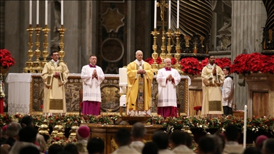 البابا ليو الرابع عشر يترأس أول قداس عيد ميلاد منذ انتخابه