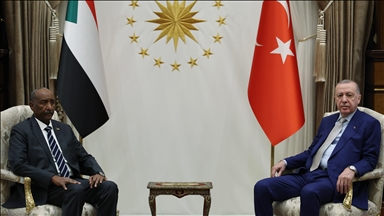 Erdogan et Al-Burhan discutent du renforcement des relations Türkiye-Soudan et de la crise humanitaire