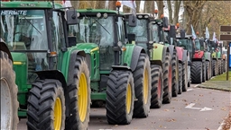 French farmers persist road blockades despite Christmas