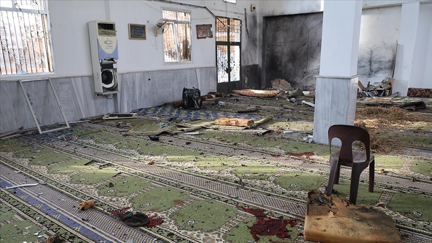 Во терористичкиот напад врз џамија во Хомс, Сирија, убиени 8 лица, а 18 се повредени