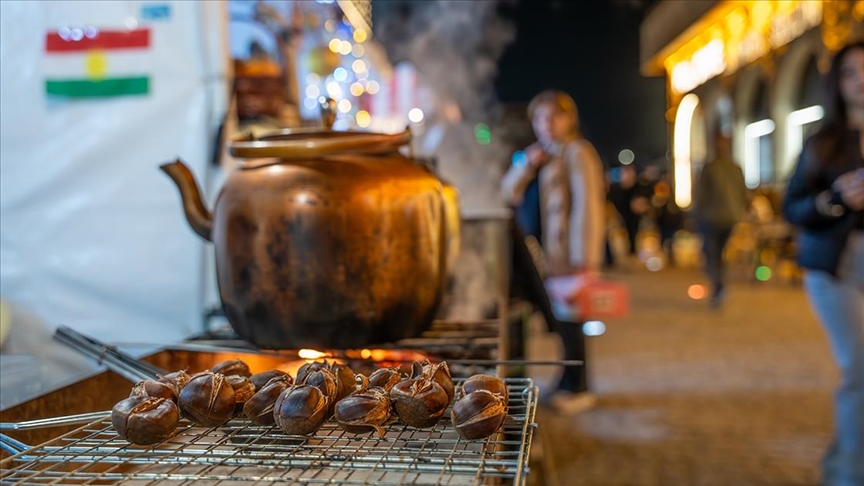 Студеното време го зголеми интересот за топла улична храна во ирачкиот град Духок 