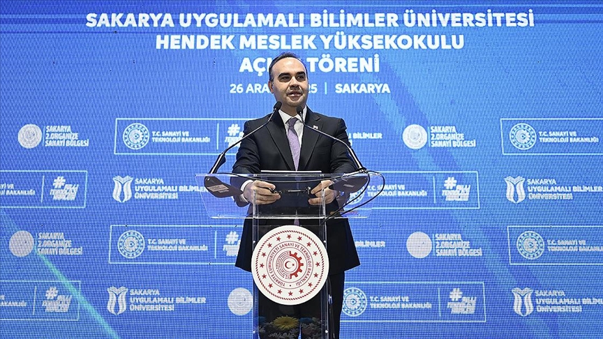 Bakan Kacır, fındık kabuğundan sanayinin kritik süreçlerinde kullanılan “aktif karbon” üreten firmayı ziyaret etti