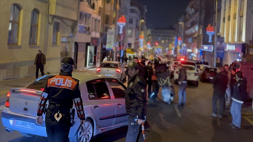 Yılbaşı tedbirleri kapsamında düzenlenen "Huzur İstanbul" uygulamasında 979 kişi yakalandı
