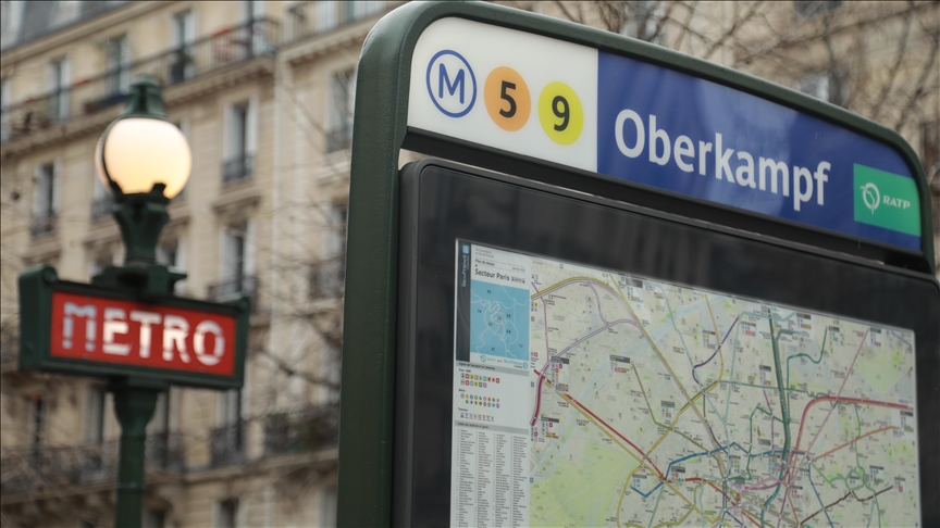 Paris : trois femmes blessées à l’arme blanche dans le métro, le suspect en fuite