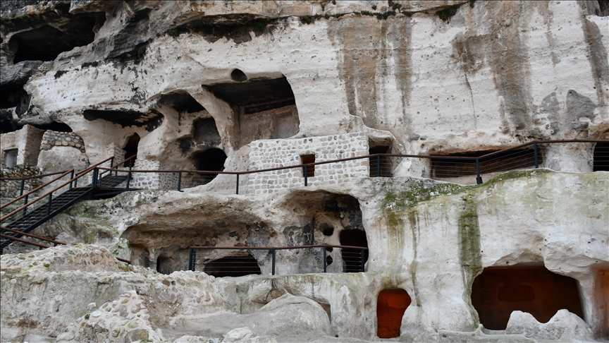 Li Heskîfa Batmanê 10 şikeftên ku hatin restorekirin ji bo geştiyariyê vebûn