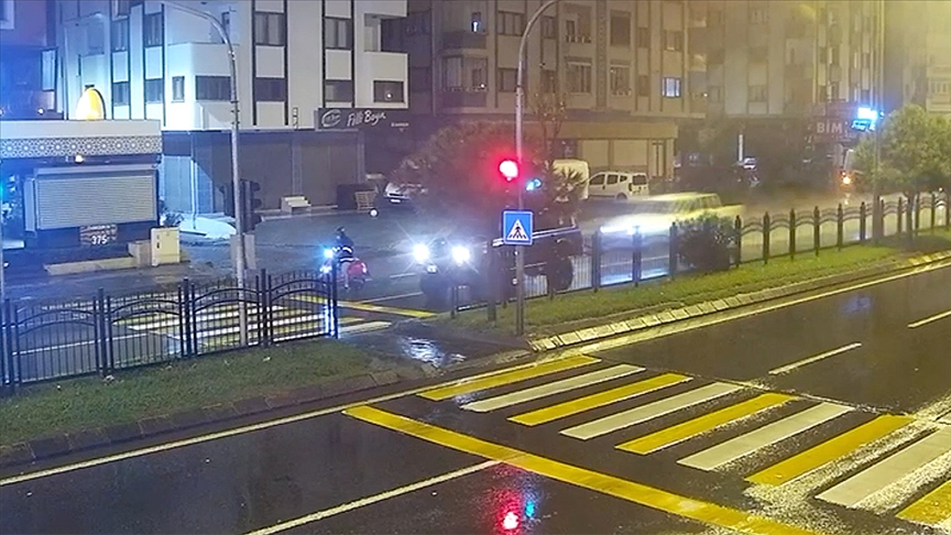 Trabzon'da otomobilin kırmızı ışıkta çarptığı motosikletin sürücüsü öldü