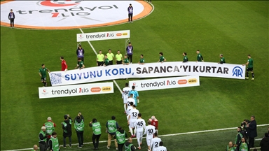 Sakaryaspor, "Suyunu Koru, Sapanca'yı Kurtar" pankartıyla maça çıktı