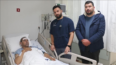 Suriye'de annenin öldüğü zehirlenme olayında baba ve oğluna Türkiye yardım eli uzattı