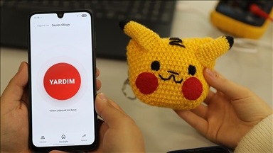 Üniversite öğrencileri, kadınlar için anahtarlık şeklinde acil yardım butonu tasarladı