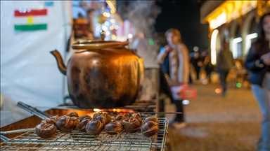 Студеното време го зголеми интересот за топла улична храна во ирачкиот град Духок 
