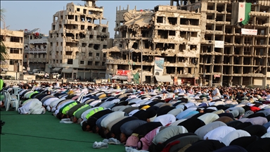 Suriye'nin Humus ilinde bir camide meydana gelen patlamada 5 kişi öldü, 9 kişi yaralandı