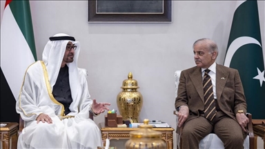 الرئيس الإماراتي ورئيس وزراء باكستان يبحثان سبل تعزيز تعاون البلدين
