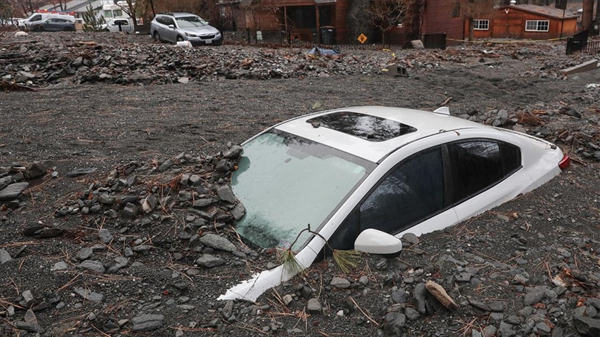 Калифорнија се справува со штетите од бурата