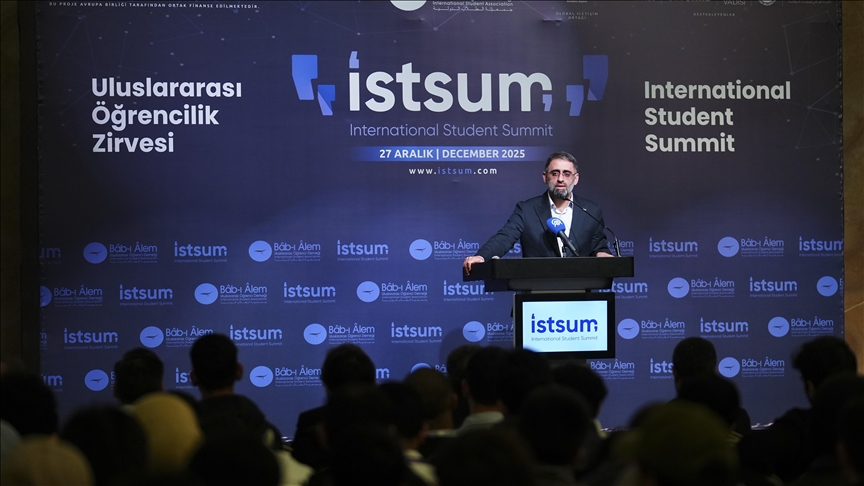 Le “Sommet International de l’Étudiant” consacré à la transformation numérique a débuté à Istanbul