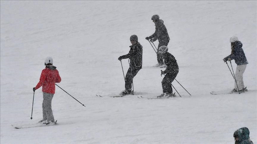 Li Navenda Kaşûnê ya Sariqamîşê di binê berfê da kêfa xweşeqitandinê