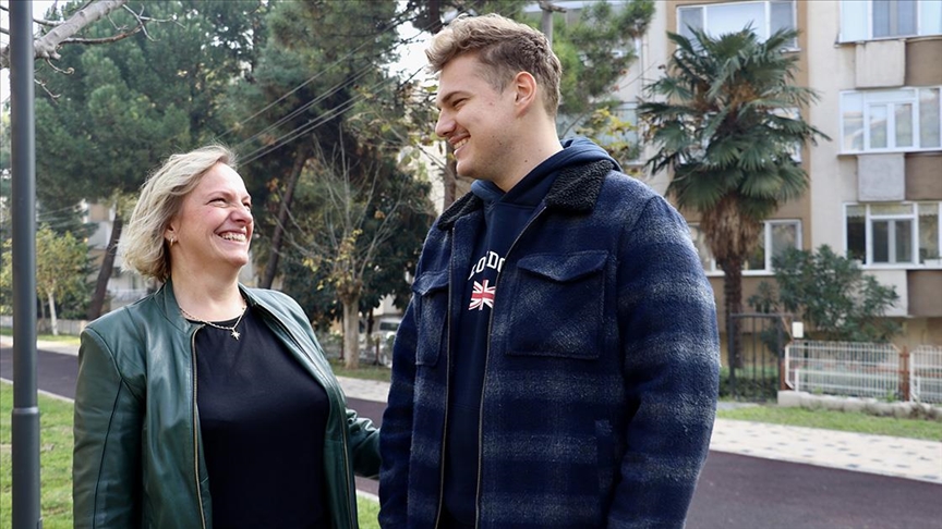 Diyalize mahkum olmaktan annesinin bağışladığı böbrekle kurtuldu