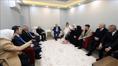 Cumhurbaşkanı Erdoğan, Hatay'da depremzede Karakuş ailesini ziyaret etti