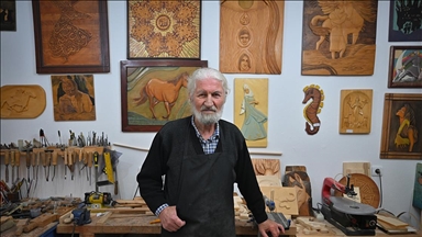 Својата имагинација ја обликува со уметноста на обработка на дрво