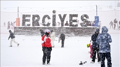Erciyes'te pistler kayakseverlerle doldu
