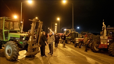 Yunanistan'da eylem yapan çiftçiler bugün Selanik-Atina yolunu kapatma kararı aldı