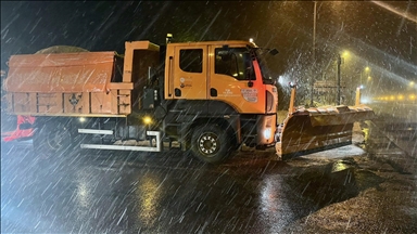 Anadolu Otoyolu ile D-100 kara yolunun Bolu Dağı geçişinde kar etkili oluyor