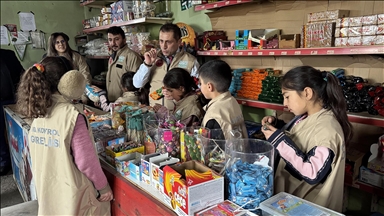 Gıda okuryazarlığı eğitimi alan çocuklar ekiplerle bakkal denetimine çıkıyor