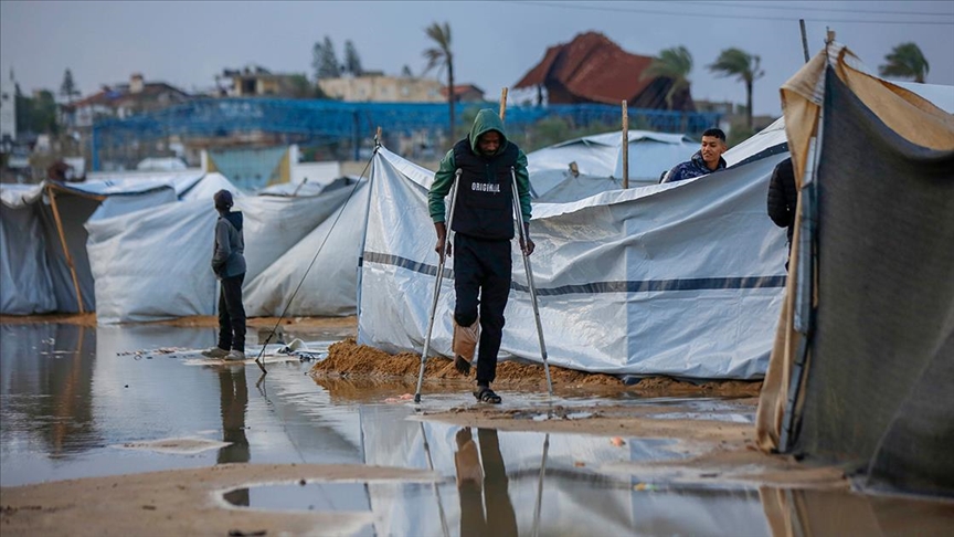 Почина жена, а членовите на нејзиното семејство се повредени при уривање на зграда од силна бура во Газа