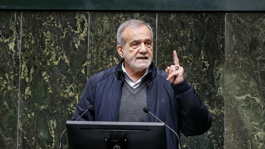 پزشکیان: می‌گویند حقوق را زیاد کنید یکی به من بگوید از کجا پول بیاورم؟