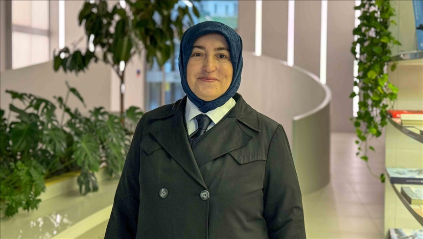 حلم مؤجل تحقق.. قصة ملهمة لطيارة تركية محجبة 