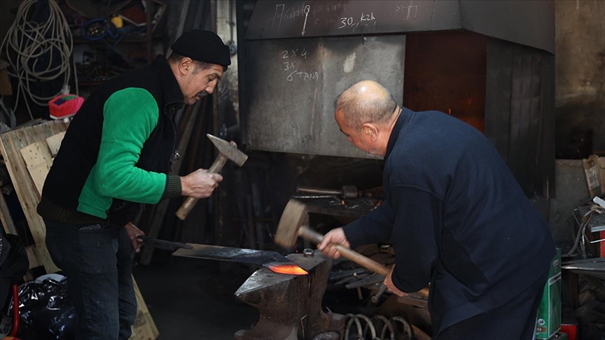 Edirne'de yarım asırdır demircilik yapan kardeşler mesleği yaşatmaya çalışıyor