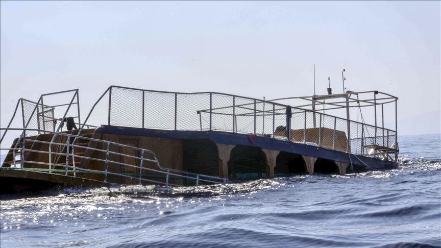 По потонувањето на два брода во Индонезија се трага по 21 исчезнато лице, вклучувајќи 4 шпански туристи