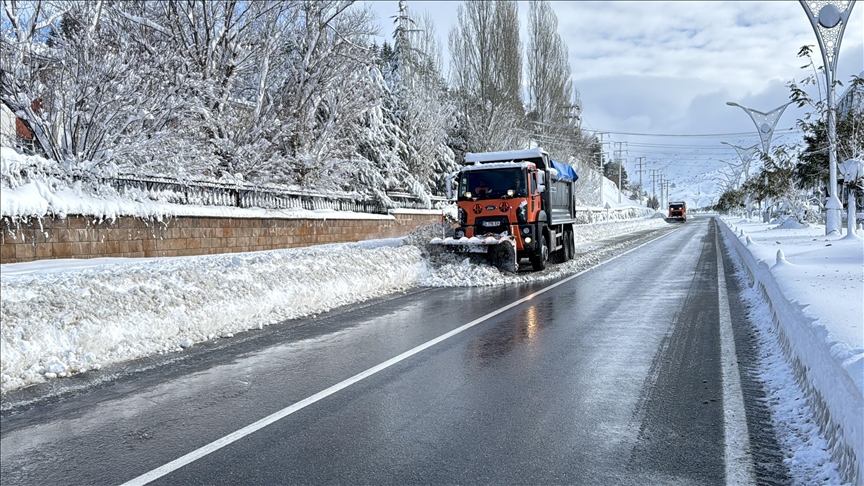Li Wan, Hekarî, Bidlîs û Mûşê rêyên 1493 tax û gundan ji ber berfê hatin girtin