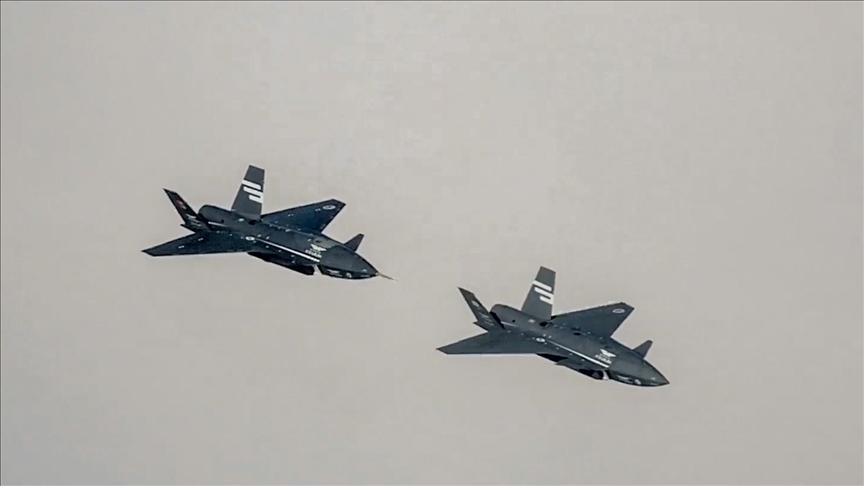 Aéronautique : le Bayraktar KIZILELMA réalise une première mondiale avec un vol autonome en formation