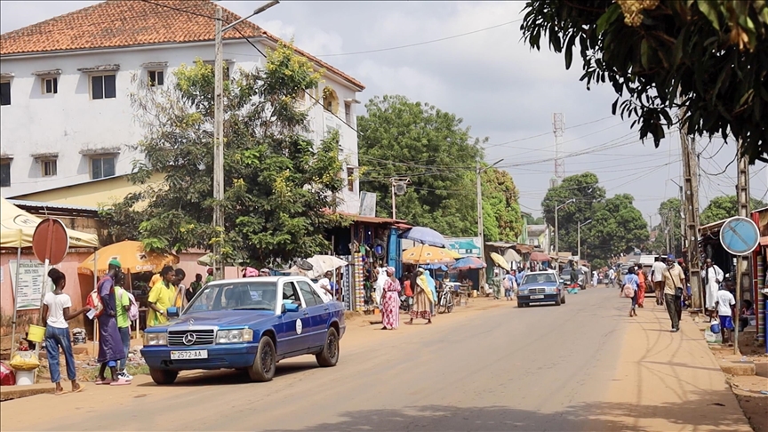 Guinea shuts borders, restricts vehicles ahead of 1st post-coup presidential election