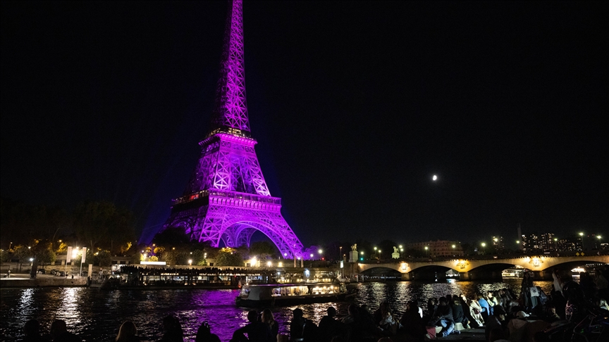 France : 40 personnes interpellées au Trocadéro après des tirs de feux d’artifice à Paris