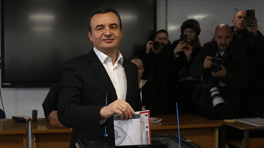 Voton kandidati për kryeministër i Lëvizjes Vetëvendosje, Albin Kurti