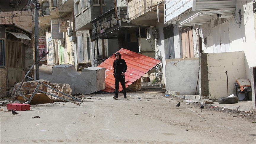 Batı Şeria’da Filistin topraklarını gasbeden İsrailliler, Filistinlilerin mülklerine saldırdı